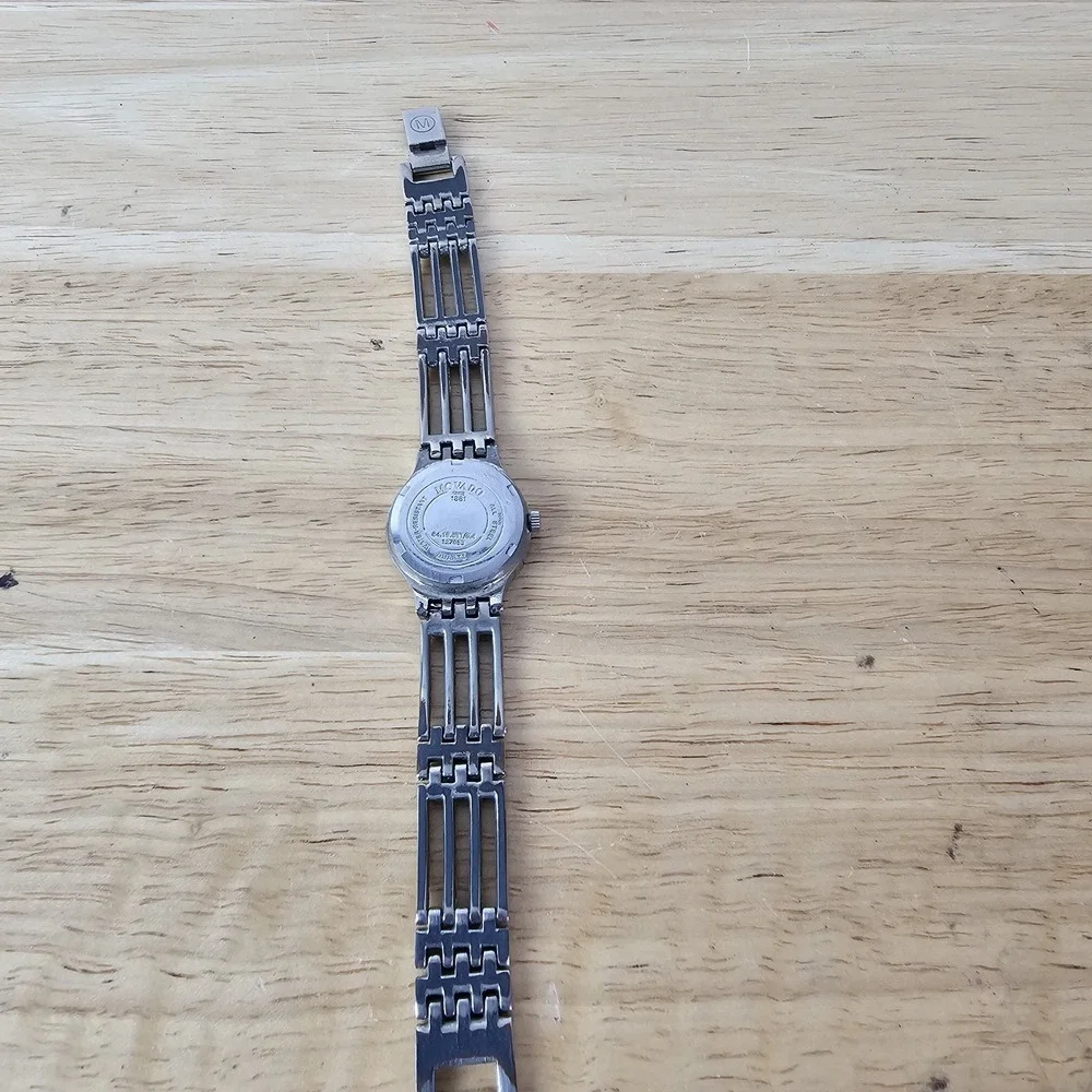 Movado Womens Small Wrist Watch Silver Gold Steel Water Resistant‎ Wristwatch